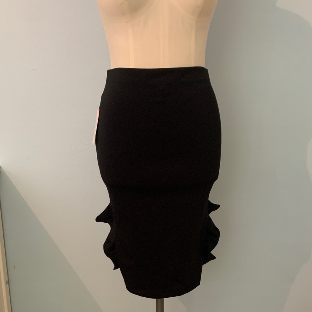 NWT Bisou Bisou Black Midi Skirt with beautiful Ruffle Detail